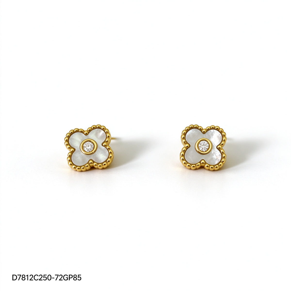 Pendientes Zirconia blanca Dorado con Perla Trébol de varias hojas