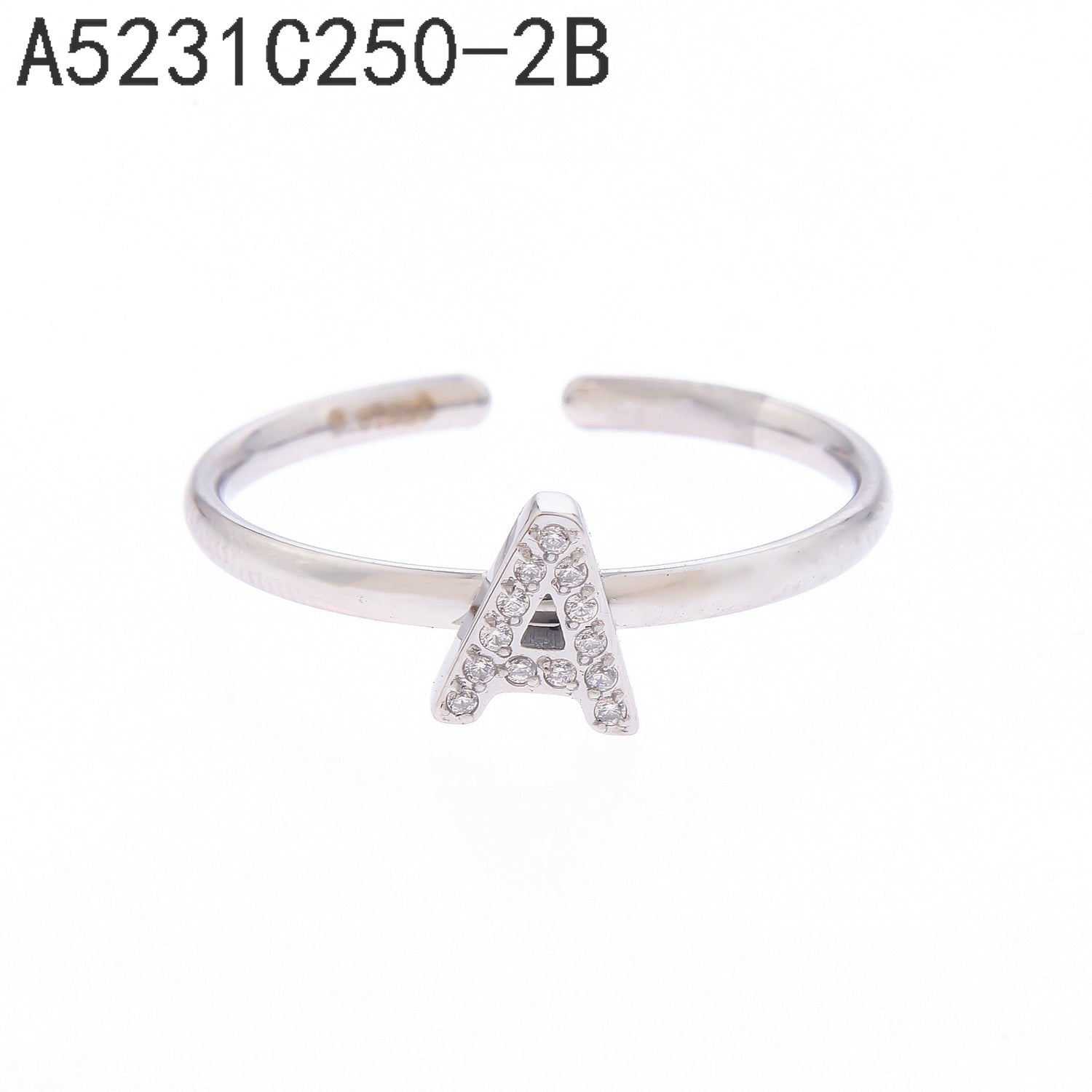 Un anillo Oro Grueso 14K con la letra 'a'.